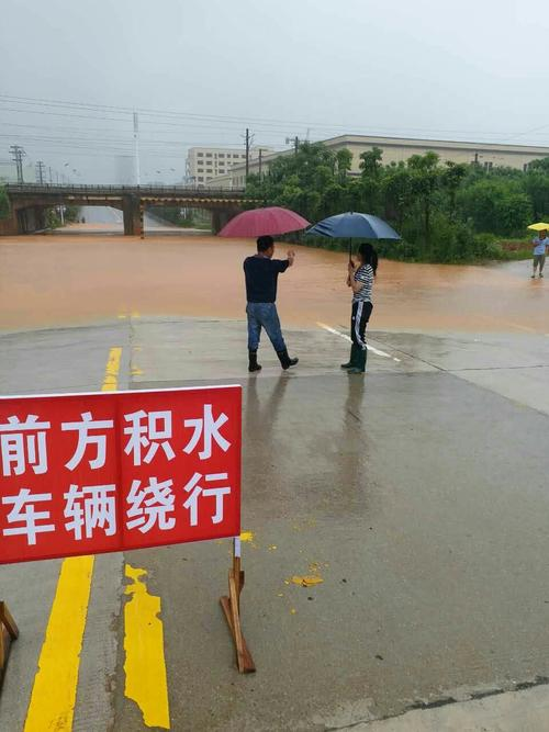 爱车|暴雨天气爱车被淹怎么办？看完包你成为雨中“老司机”