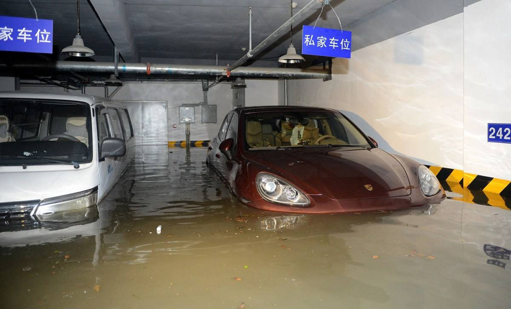 爱车|暴雨天气爱车被淹怎么办？看完包你成为雨中“老司机”