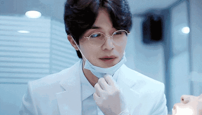 今日坐诊牙医李栋旭你要不要预约