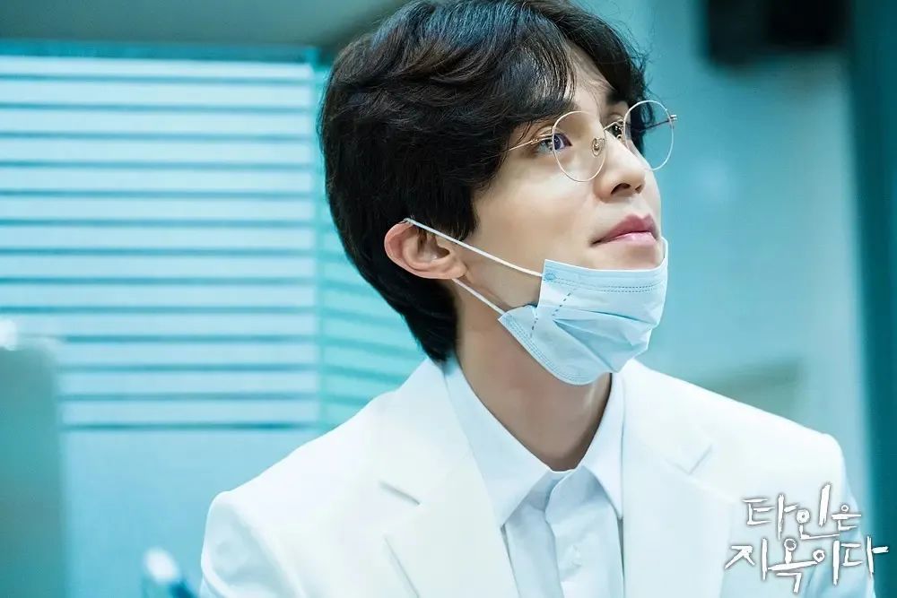 今日坐诊牙医李栋旭你要不要预约