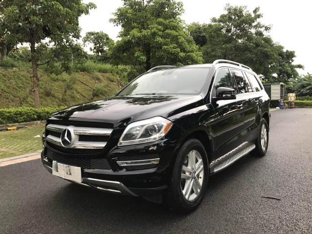 15年奔驰gl350售价25万,外观大气沉稳,整个车身更显尊贵气派