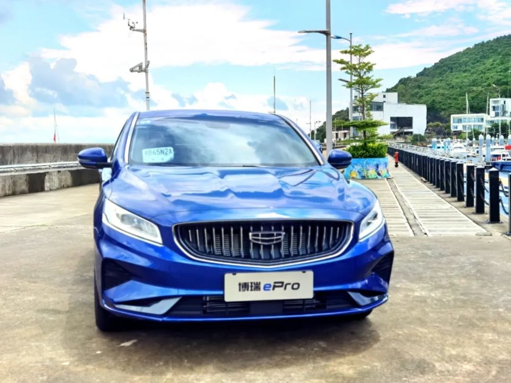 百公里最低仅15l插混与油车同价试驾吉利博瑞epro