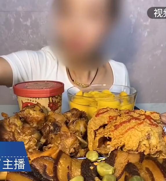 大胃王最後的掙扎女吃播爆料賣慘沒賺錢還倒虧20w