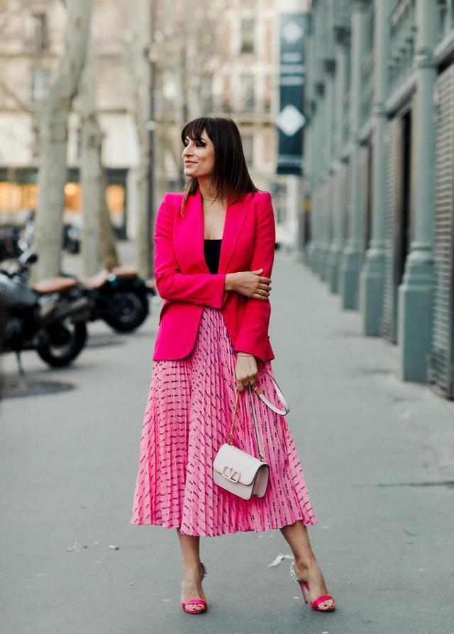 职场女性早秋穿什么我用彩色西装穿搭开启秋天的时髦