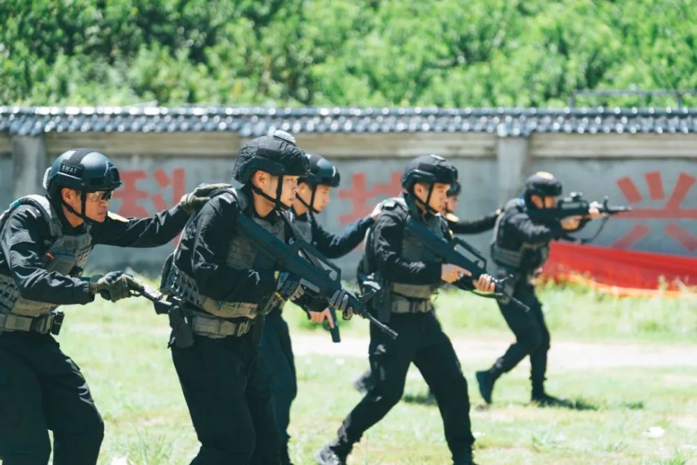 英姿飒爽的丽水美女特警还拿过全国冠军