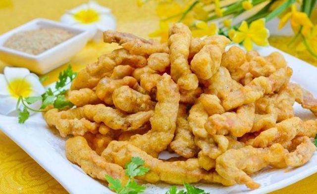 青岛一家老字号炸肉铺炸上一锅卖一锅100多一斤全是回头客