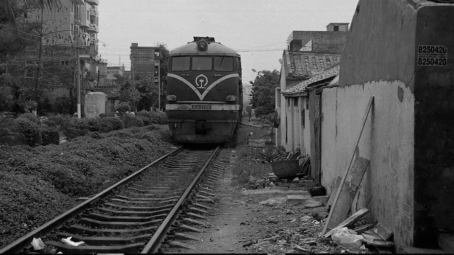 上世纪90年代,海南西线铁路上营运的蒸汽火车.