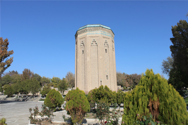 最冷清的国家:首都大白天空荡荡,周末却鼓励居民出门种树扫街道