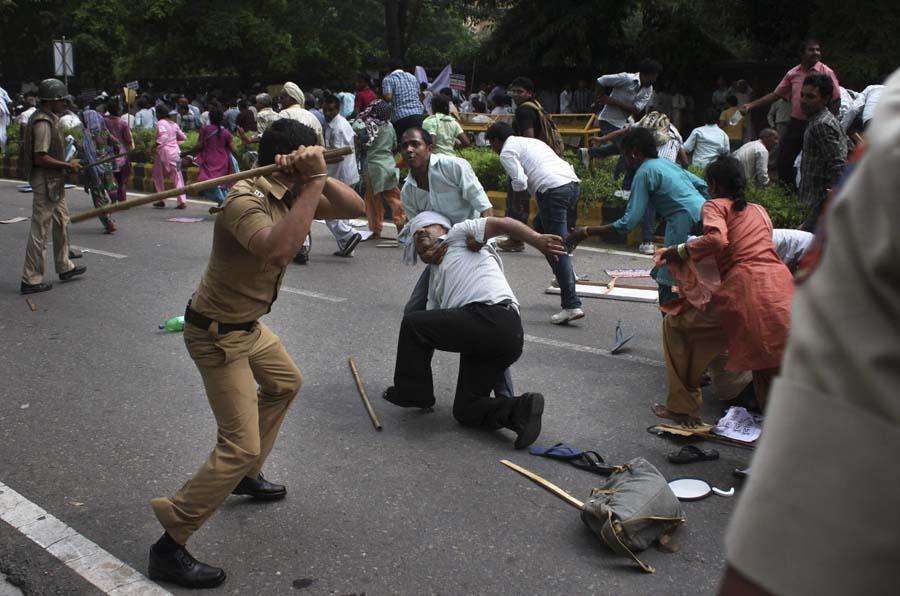 印度警察暴力虐待造成的死亡事件引发了民众积压的怒火