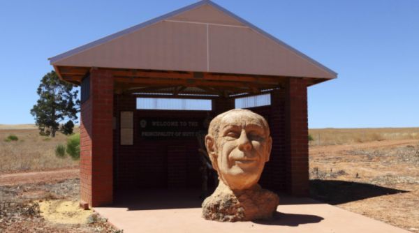 全球首个因新冠灭亡的国家独立国家赫特河公国被迫回归澳洲