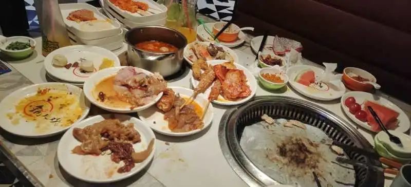 "锅儿欢"餐厅,10元押金巧解自助餐浪费难题