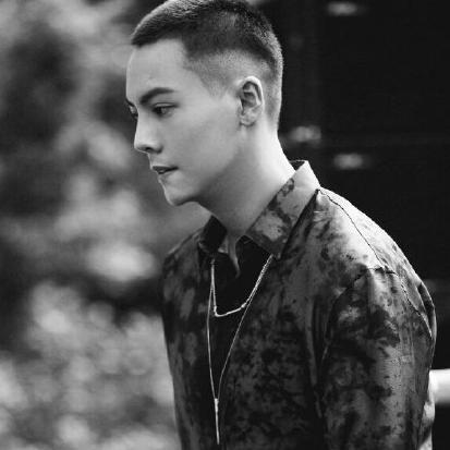 来看看男明星的圆寸,李现,肖战,易烊千玺还有他