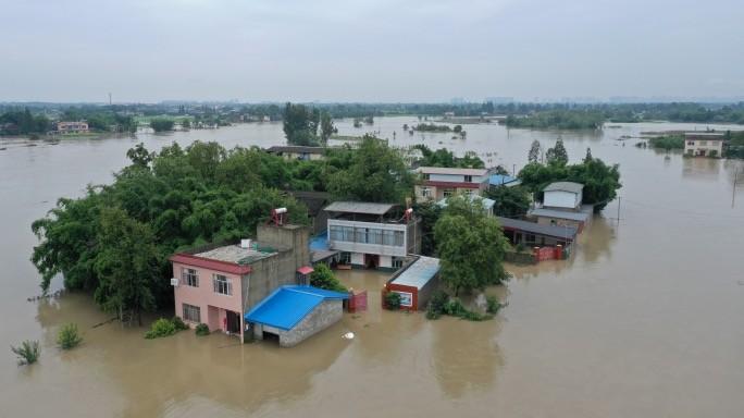 成都金堂洪灾消防已营救出417人疏散1271人