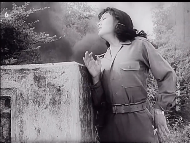 老电影也有商业大片英雄虎胆美女特务阿兰有四种结局