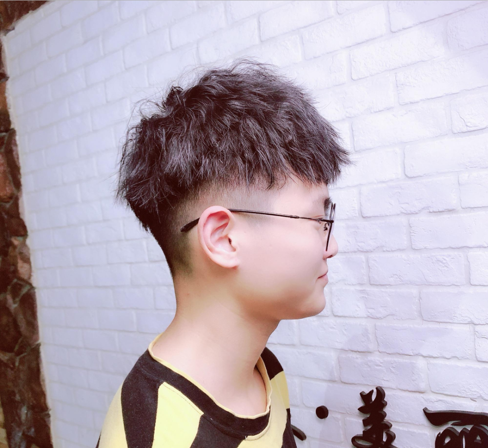 周杰伦晒新发型了,露出额头就是不一样,没想到颜值这么高