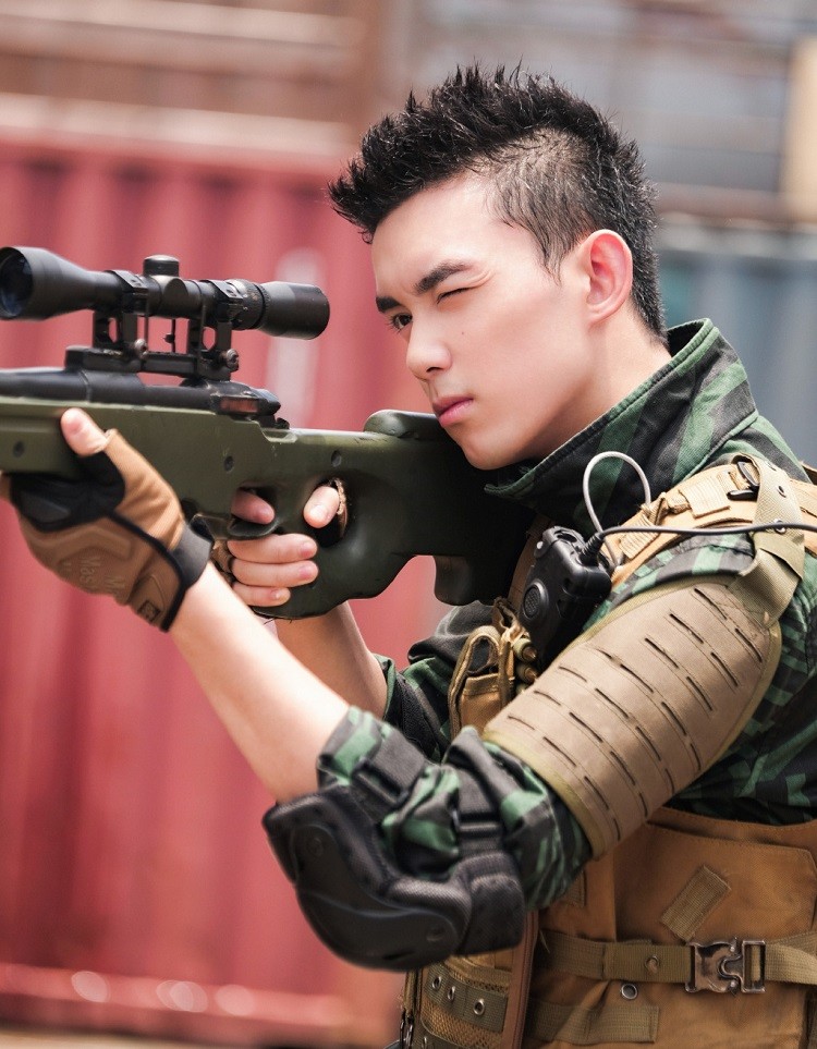 吴磊也太惨了吧穿越火线大结局海报全员都在就他没在