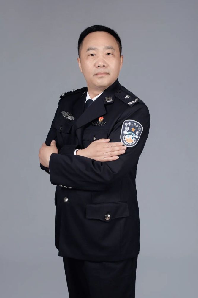 作者原市公安局二級高級警長 李建忠