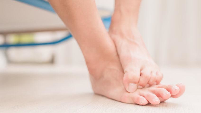 脚趾缝瘙痒、溃烂，应该怎样治疗与预防？