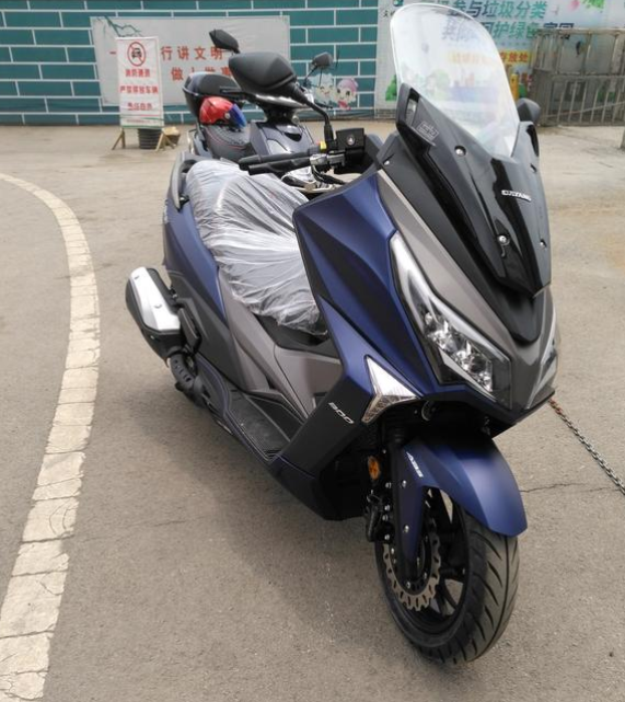 国产300cc巡航踏板车外观帅气动力强配博世abs售26990元