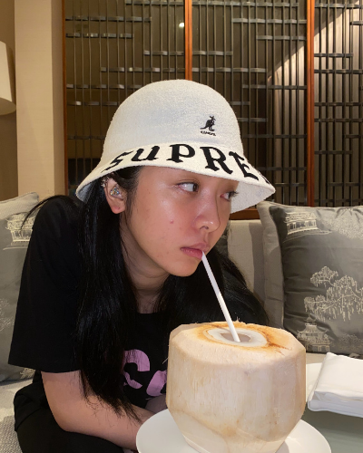 赵小棠|赵小棠路人照曝光，全副武装不露脸，不料真实腿型却看呆众人