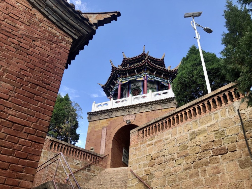 波罗古堡,长城上的军事要塞,不仅有塞上风光,还有一段神秘的宗教文化