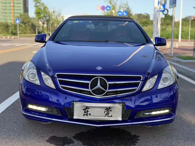 蓝色外观的13年奔驰e260售价118万彰显年轻活力动感范儿