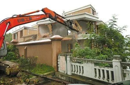 444㎡别墅被拆业主不满只补偿两套131㎡房一部分货币