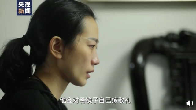 民警王璇说陈陆的妻子成为永别的最后纪念仍在陈陆办公桌上静静放着