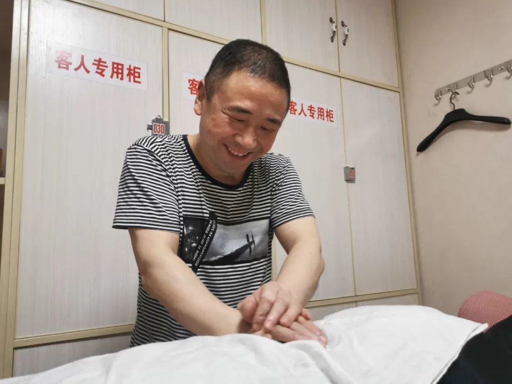 【决胜小康 奋斗有我】如城盲人按摩师:带动身边人,"按"出幸福路