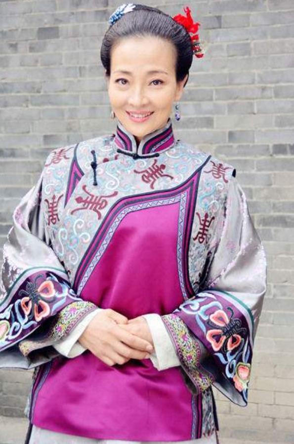 娱乐圈,出演了《鹿鼎记》中韦小宝的母亲韦春花《侠客行》中的史小翠