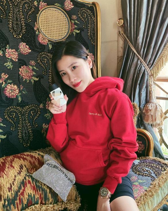 朱丽倩舅妈罕见露面贵为百亿阔太一脸旺夫相宫殿式豪宅曝光