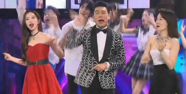 电音|超级秀晚会现场：群星演唱自带电音，打光诡异毛晓彤秒变180斤