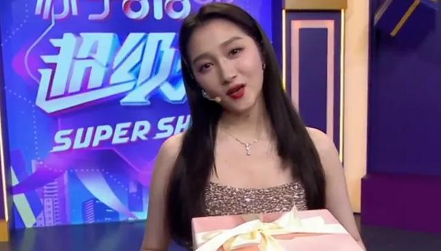 电音|超级秀晚会现场：群星演唱自带电音，打光诡异毛晓彤秒变180斤