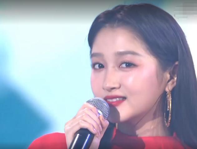 电音|超级秀晚会现场：群星演唱自带电音，打光诡异毛晓彤秒变180斤