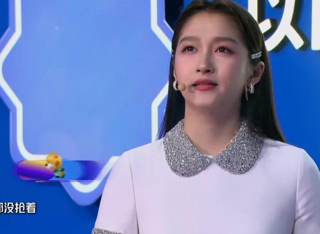 电音|超级秀晚会现场：群星演唱自带电音，打光诡异毛晓彤秒变180斤