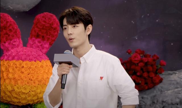 肖战|120万人卡爆直播？肖战复出直播热度惊人，帅气依旧眼神难掩倦怠