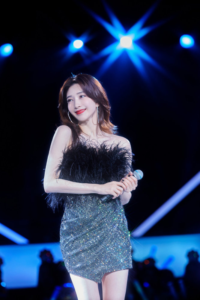 三十而已|三十而已结束后女主首同台，童瑶新造型神似章子怡，被赞气质独特