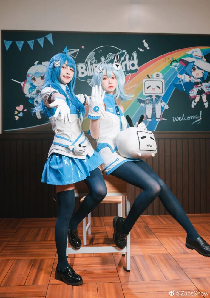 图集鉴赏‖cosplay美少女:捕抓到一对可爱的2233娘!