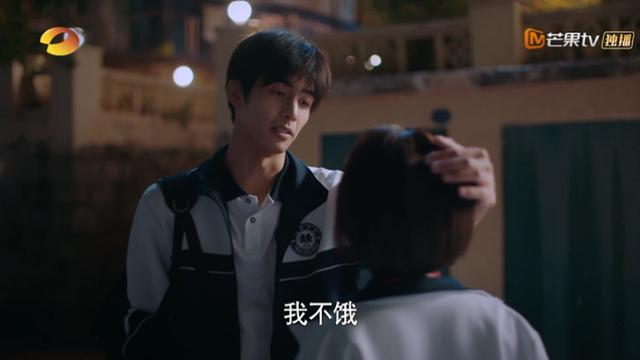 以家人之名|《以家人之名》爆火，比起谭松韵宋威龙，更让人上头的是爸爸cp档