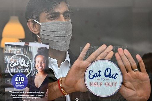 伦敦|伦敦酒吧出新招！量体温、过消毒通道，疫情安全和餐饮业两头抓