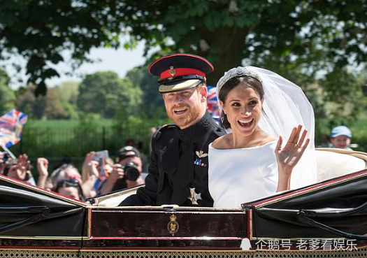 哈里王子|梅根要求试戴皇冠，助手拒绝了她的要求，哈里对此向女王大声抱怨