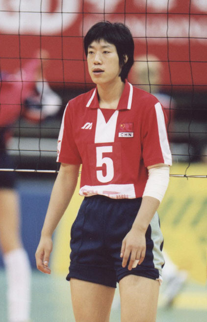 45岁吴咏梅满头白发当主帅打一场比赛就下课郎平做出感人举动