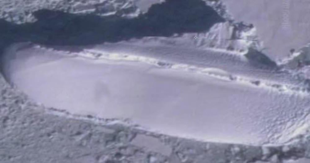 南极洲|奇闻：南极洲发现巨型冰冻方舟？长达120米，侧翻倒在碎冰中间