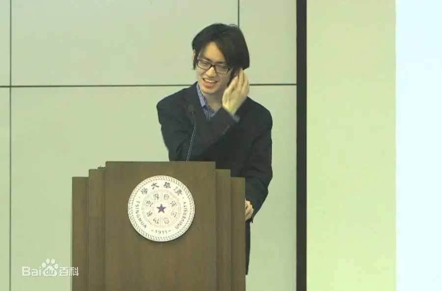 清华大学特奖答辩现场 与此同时,陈立杰的室友范浩强在大一军训期间