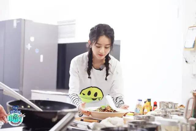 赵丽颖|《中餐厅4》回归，赵丽颖的暖心与黄晓明的成熟，是亮点