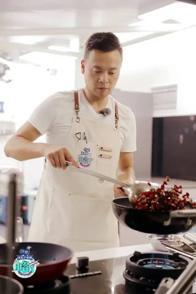 赵丽颖|《中餐厅4》回归，赵丽颖的暖心与黄晓明的成熟，是亮点