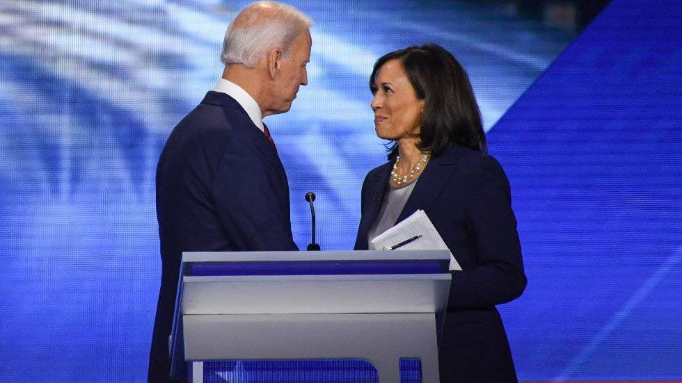 拜登-哈里斯|终于有一个民调让特朗普开心了：他的支持率上升，仅落后拜登4点