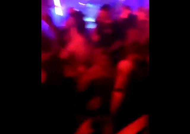 阿拉巴马大学|美国大学生很嗨，返校大学生不戴口罩快乐聚会，也不保持身体距离