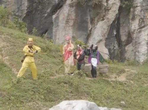 西游记|越南翻拍《西游记》，师徒造型真是辣眼睛，女妖精却成亮点