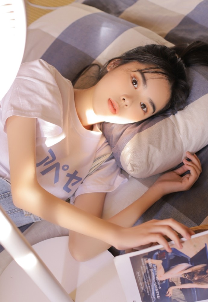 单马尾小姐姐牛仔背带裤写真_腾讯新闻